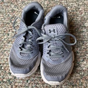 Size 9.5 women's sneakers UnderArmor Grey